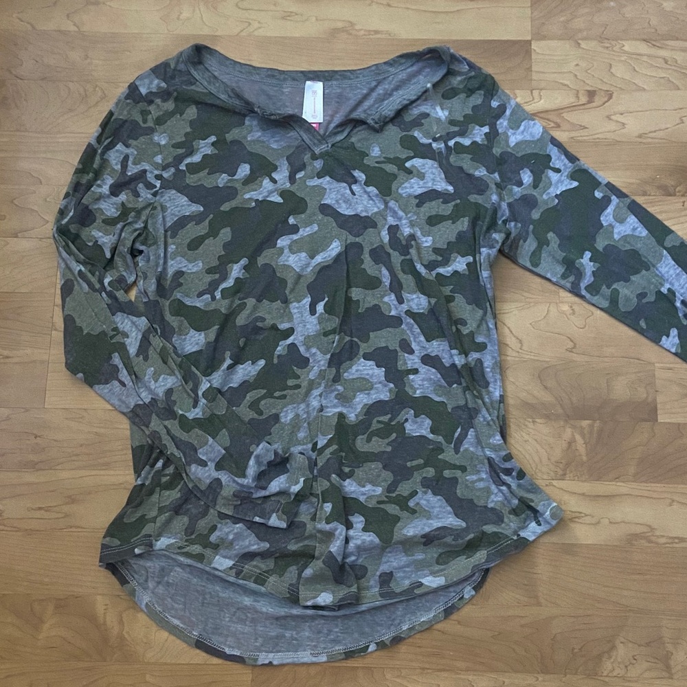 Camo long sleeve v-neck